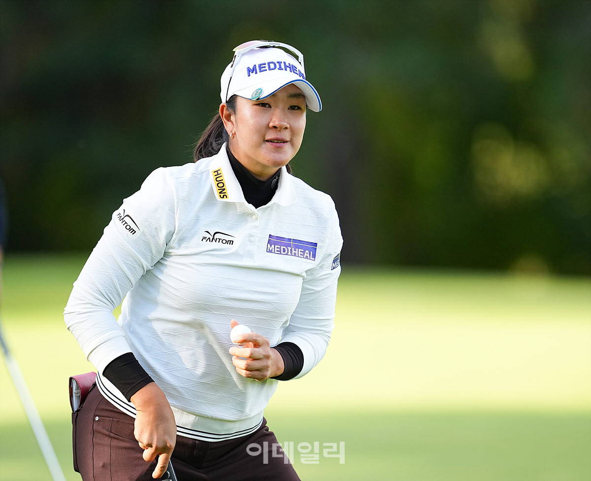 [포토]김아림,첫 홀 파로 마무리