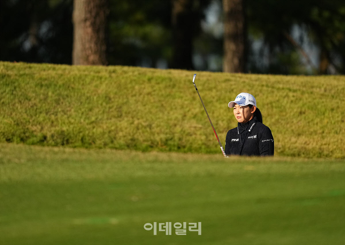 [포토]박보겸,첫 홀 벙커샷을 준비한다