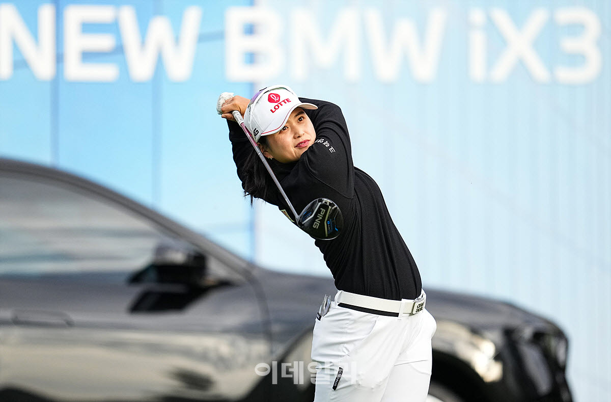 [포토]최혜진,첫 홀 선두를 향하여