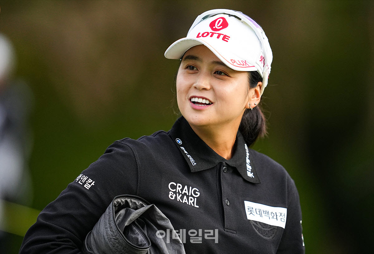 [포토]최혜진,미소와 함께 출발하는 첫 홀