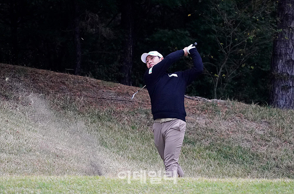 [포토] 문도엽, 페어웨이 벙커에서 탈출한다