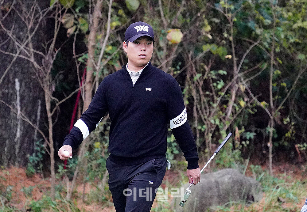 [포토] 신상훈, 신중히 살펴 버디를 노린다