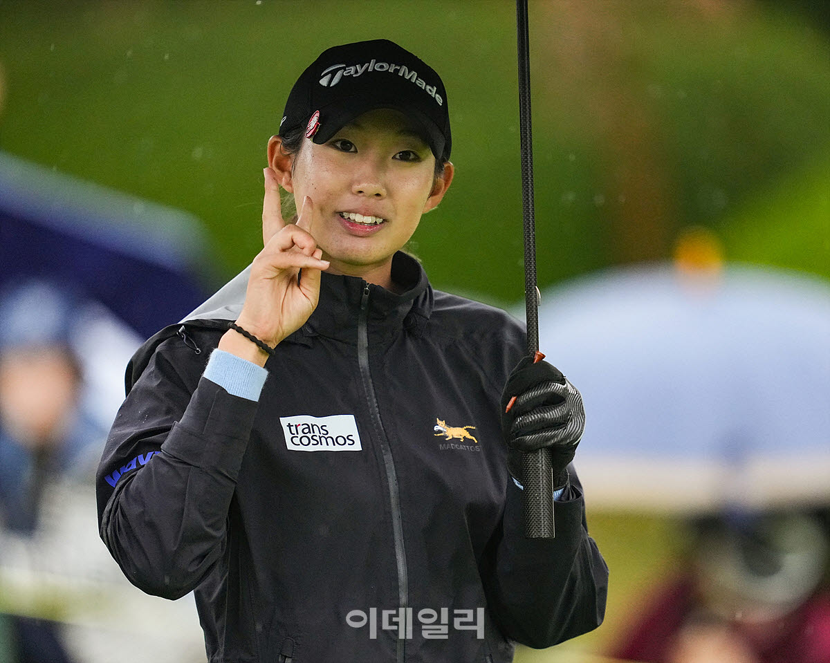 [포토]김서아,귀여운 브이 인사