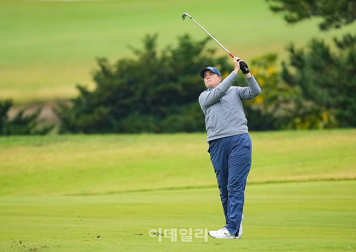 [포토]로렌 코플린,핀 앞에 붙인다