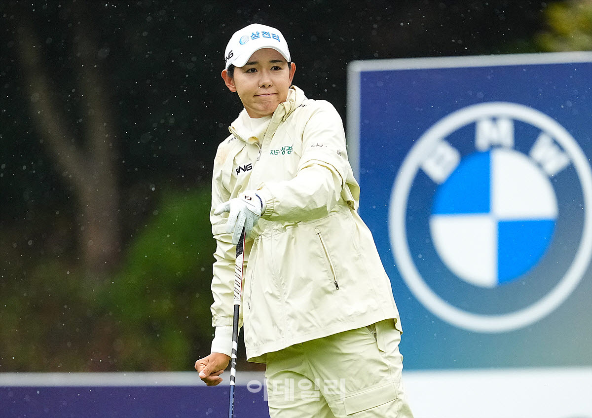 [포토]박보겸,타구 방향을 살핀다