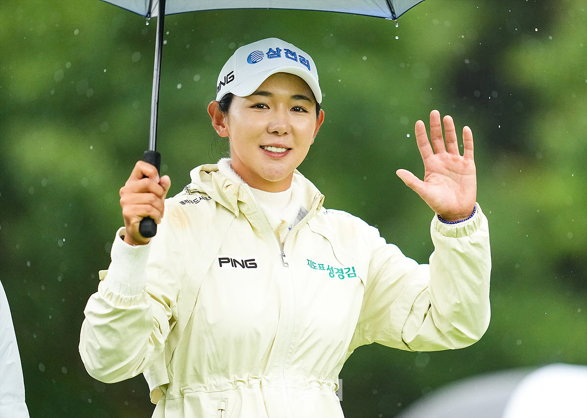 [포토]박보겸,무빙데이 밝은 손인사
