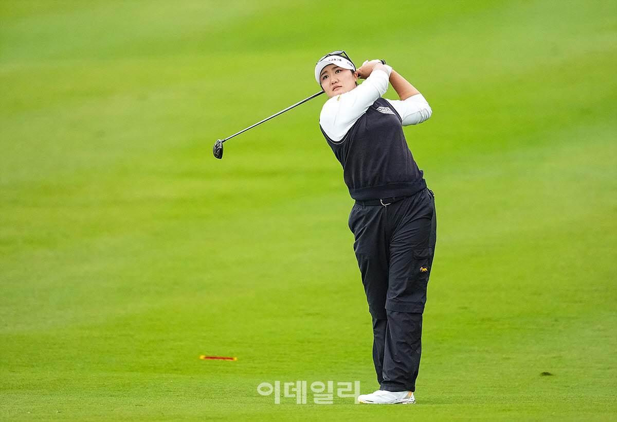[포토]유해란,그린에 올라가라