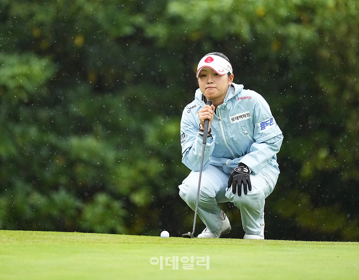 [포토]유현조,퍼트 라인을 파악한다