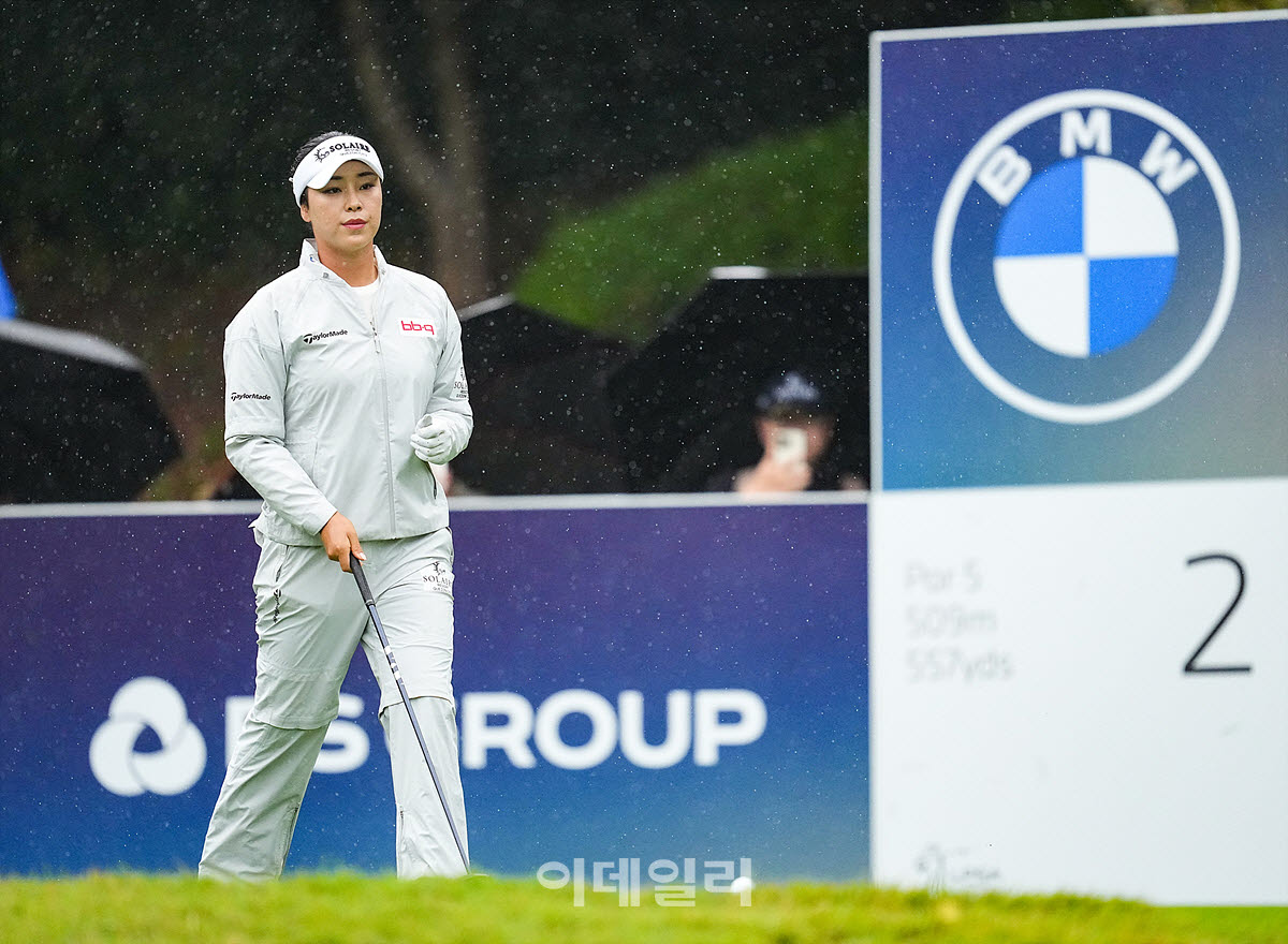 [포토]윤이나,상위권을 바라본다