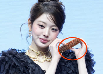"또 품절?" 2초에 1개씩 팔린다…MZ 푹 빠진 '장원영 츄러스' [이 집! 지금, 이 맛...