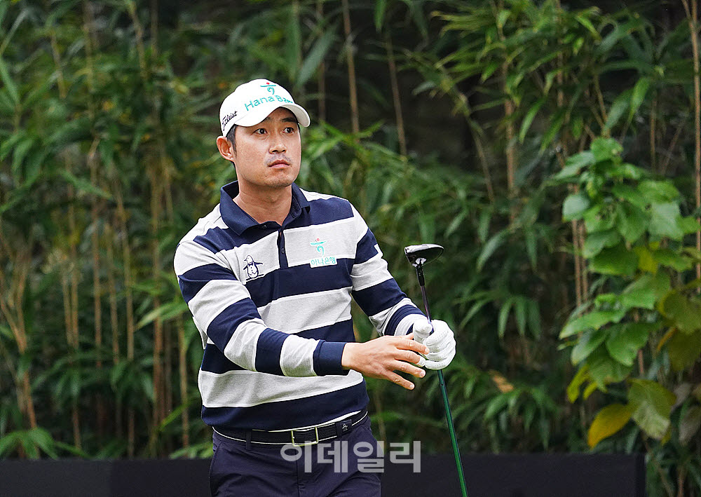 [포토] 타구 바라보는 박은신