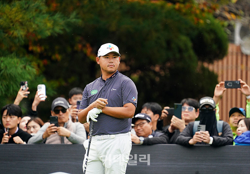 [포토] 김시우, 모두의 관심 속에서