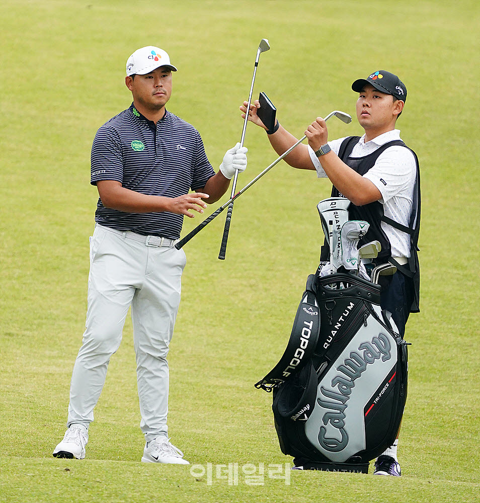 [포토] 김시우, 신중한 클럽 선택
