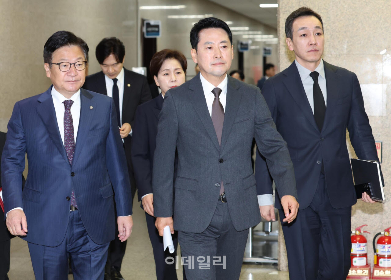 [포토]장동혁, '국민의힘 최장수 대표' 기록