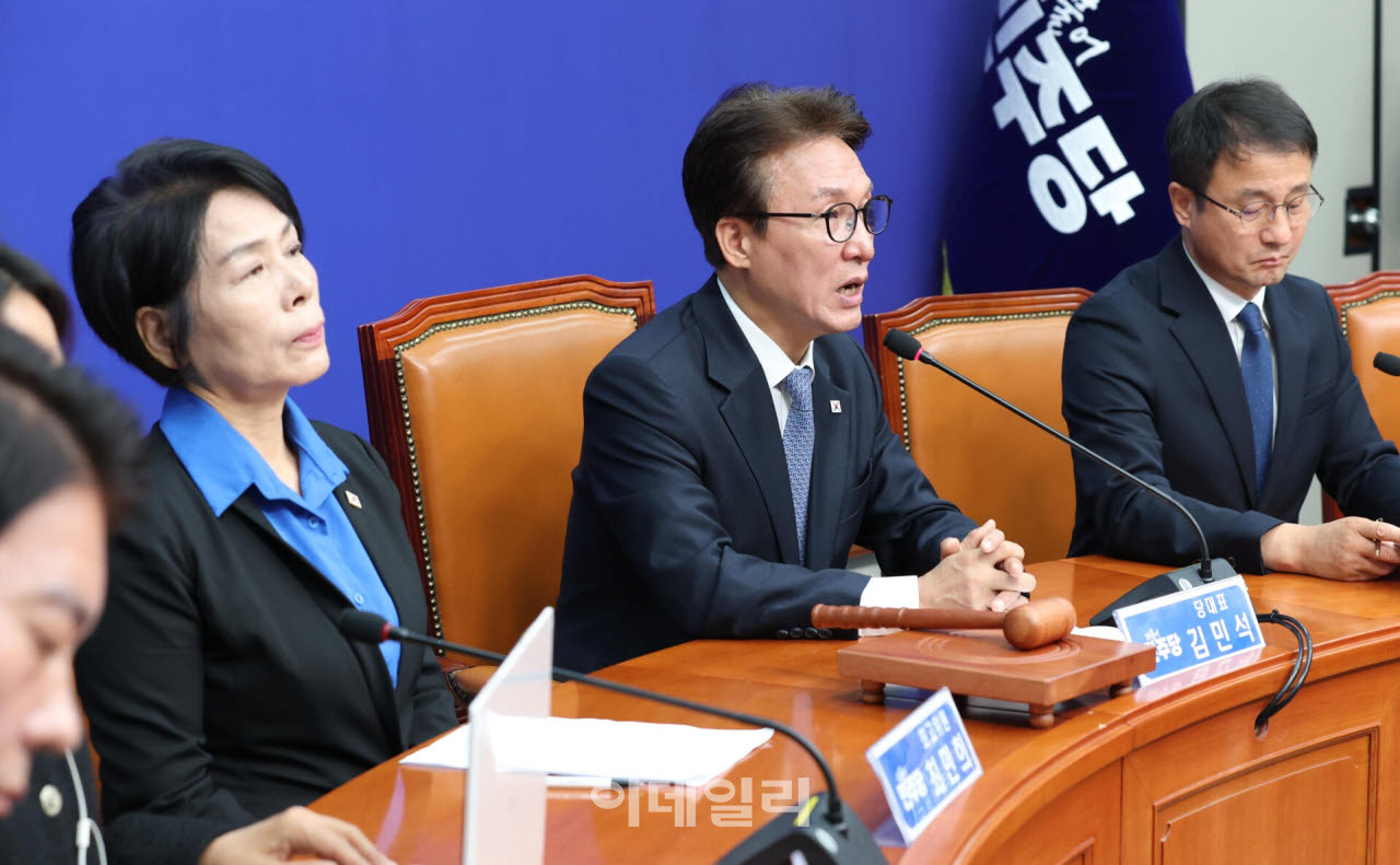 與 "신천지 의혹 조사 결과, 11월 비공개 의총서 보고"
