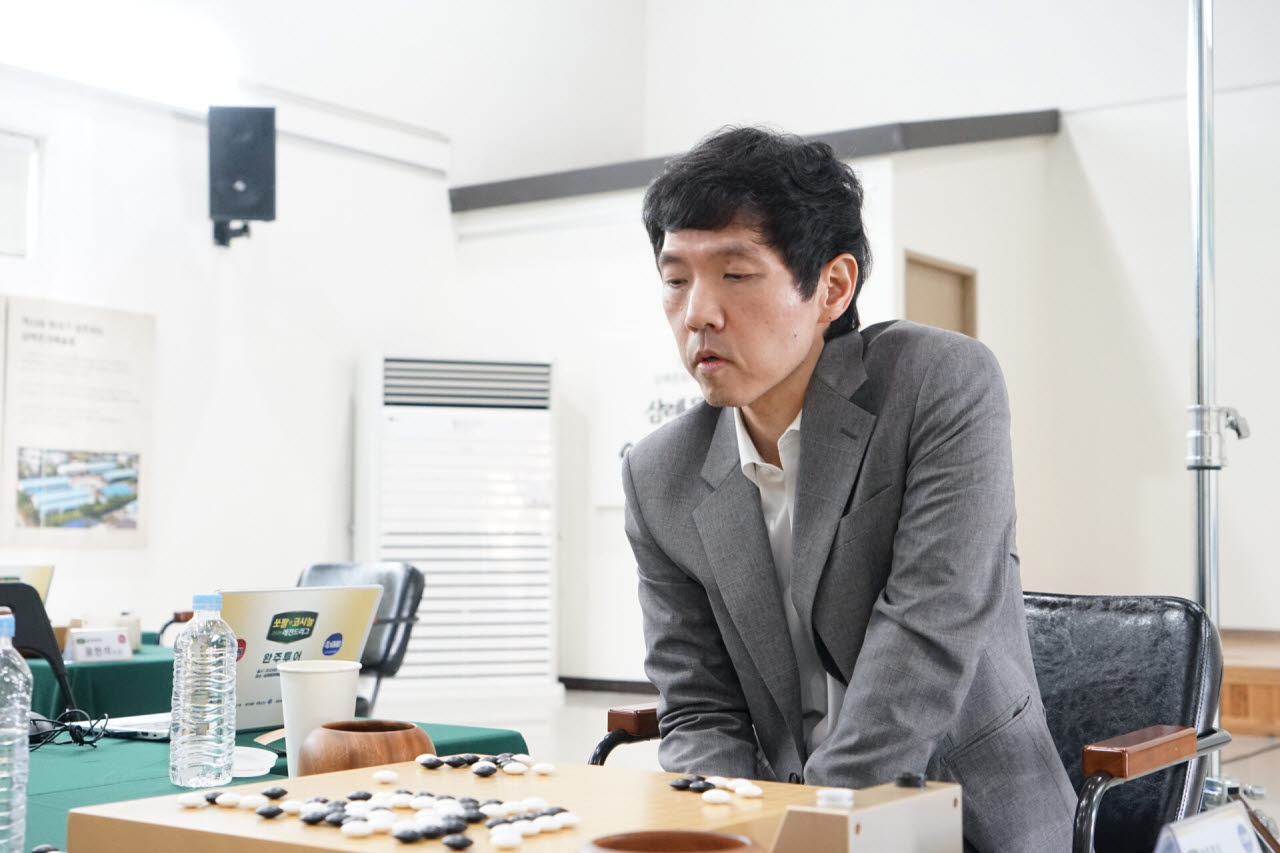 '바둑 전설' 이창호, 세계 프로기사 최초 2000승 금자탑
