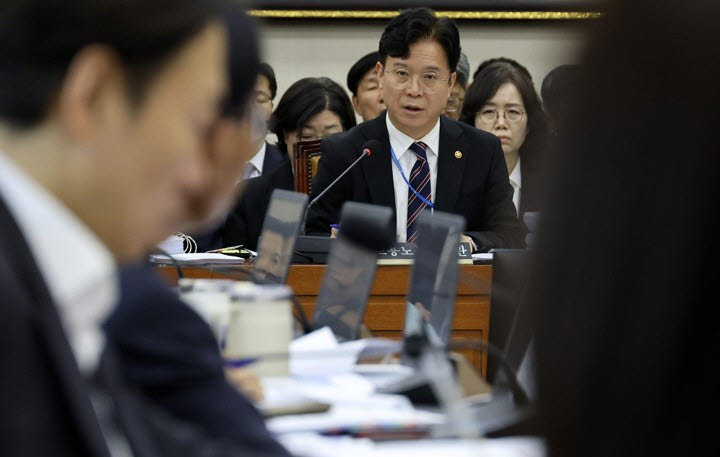 김영훈 “기금형 퇴직연금에 국민연금 참여 검토…범위는 추가 논의”