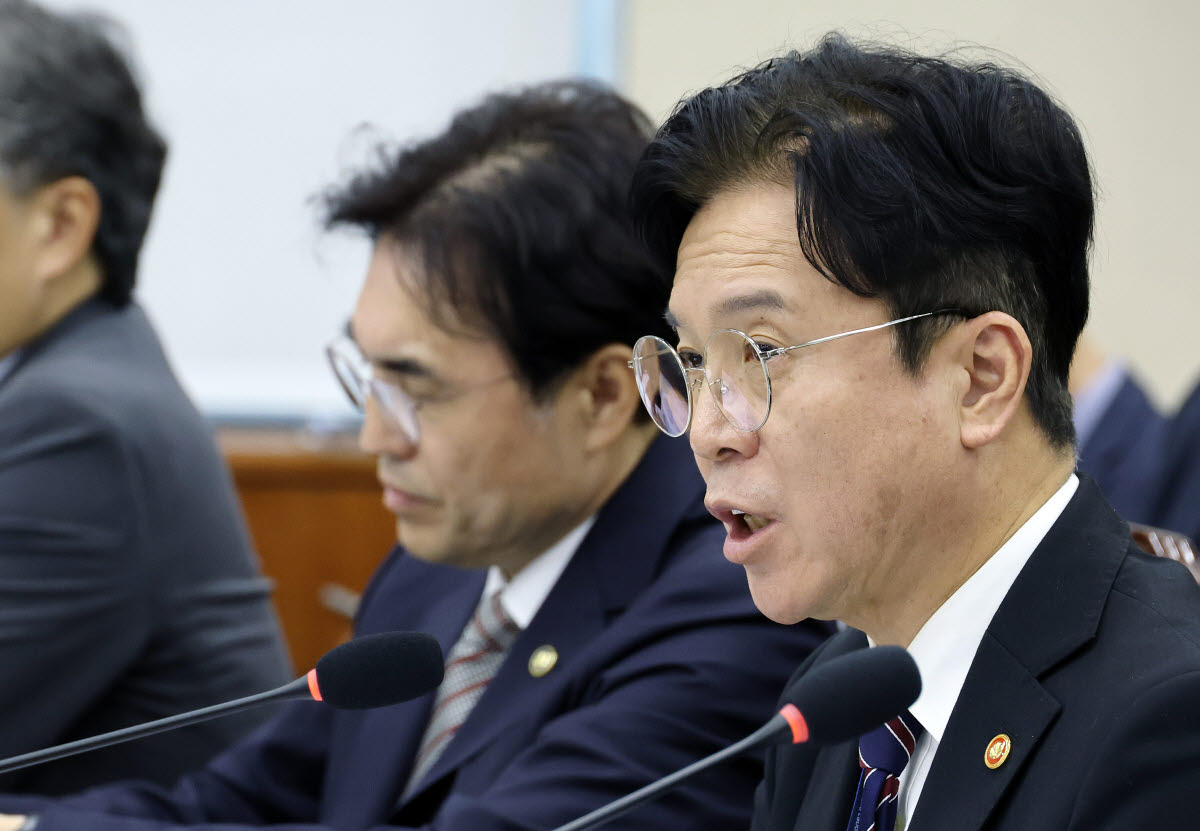 메가특구 노동특례 공방…김영훈 “사회적 대화로 해법 찾겠다”
