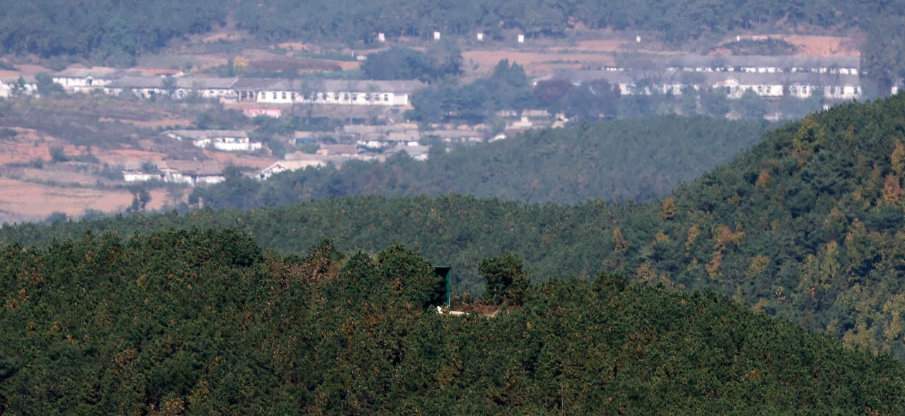 [포토]북한 개풍군 접경지대에 보이는 대남 확성기