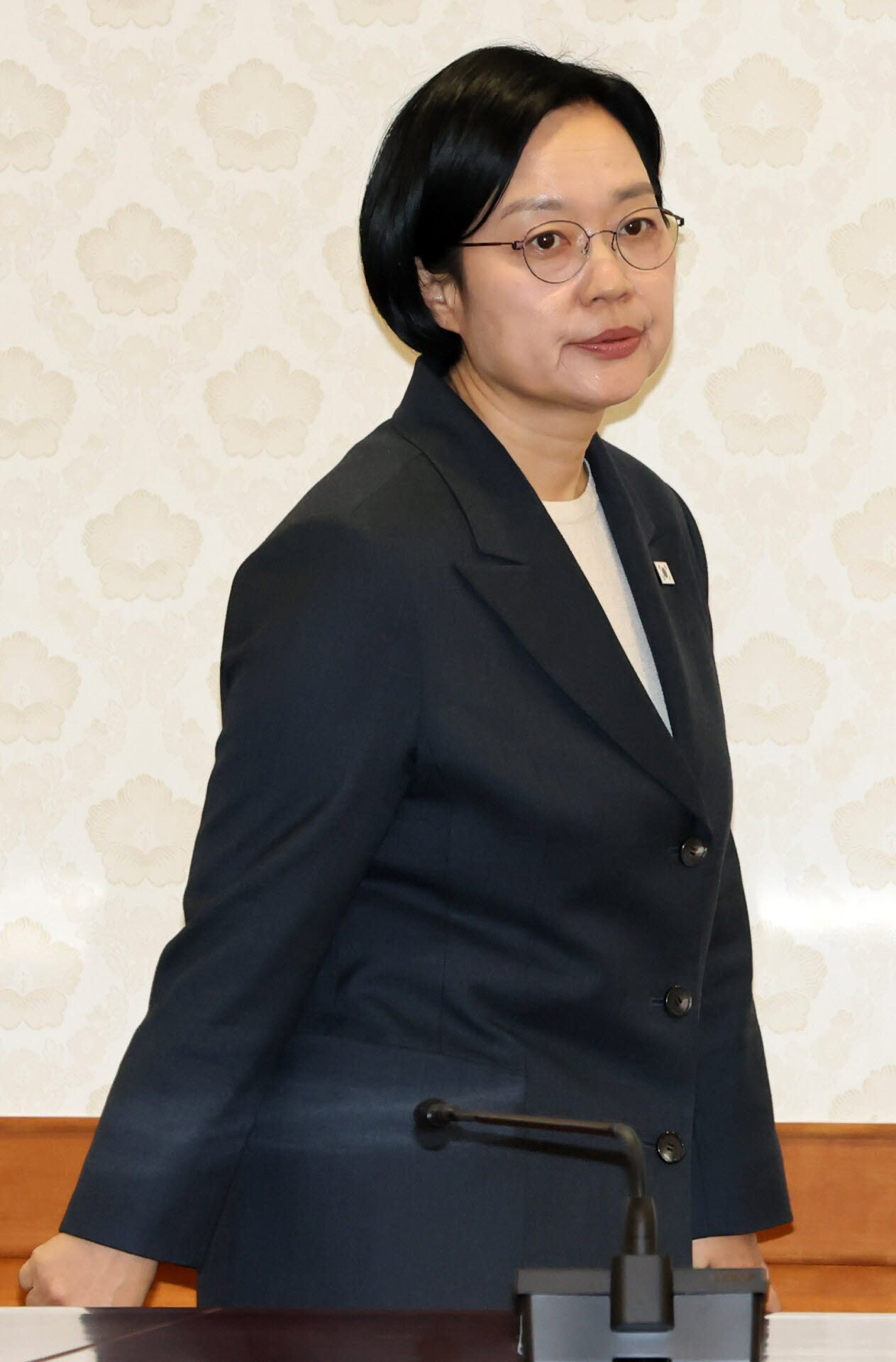 [포토]범부처 주택 신속공급 점검회의 참석하는 한성숙 국무총리
