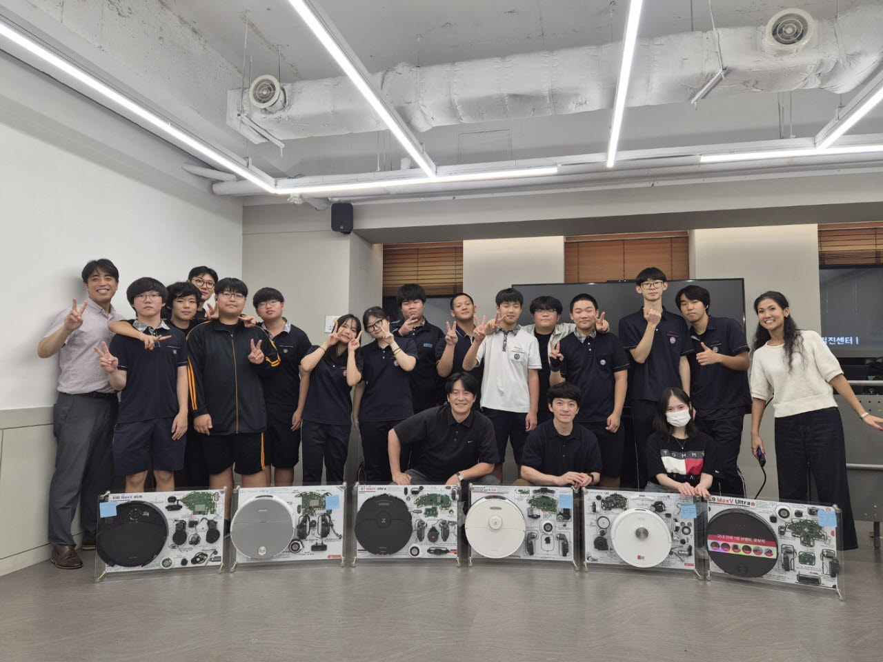 청소기 나누고, 로봇 인재 키우고…동반성장 나선 로보락