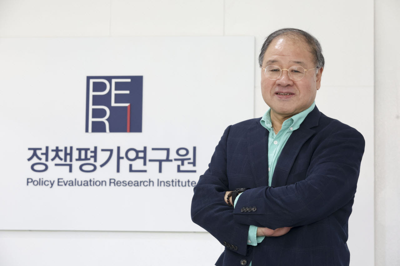 “감방에서 보낸 1791일”…안종범이 털어놓은 이야기