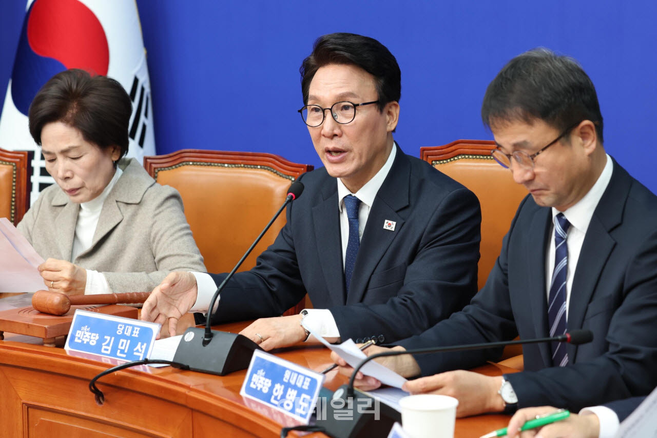 [포토]최고위원회의, '모두발언하는 김민석 대표'