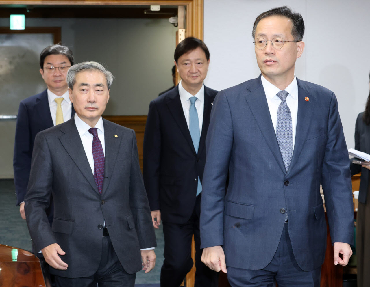 [포토]확대거시경제금융회의 참석하는 금융수장들