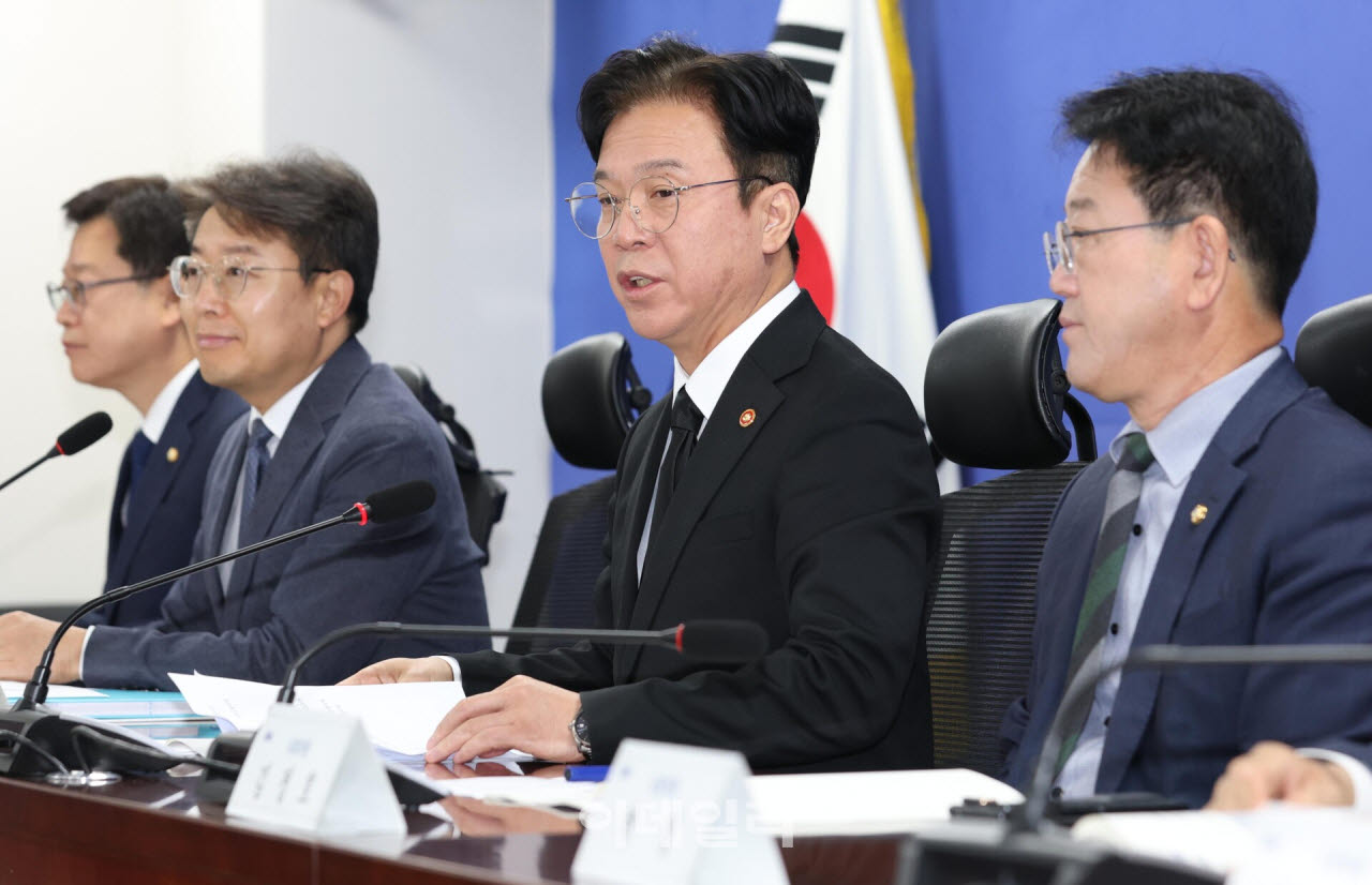 [포토]당정, '퇴직금 사외적립 단계적 의무화'