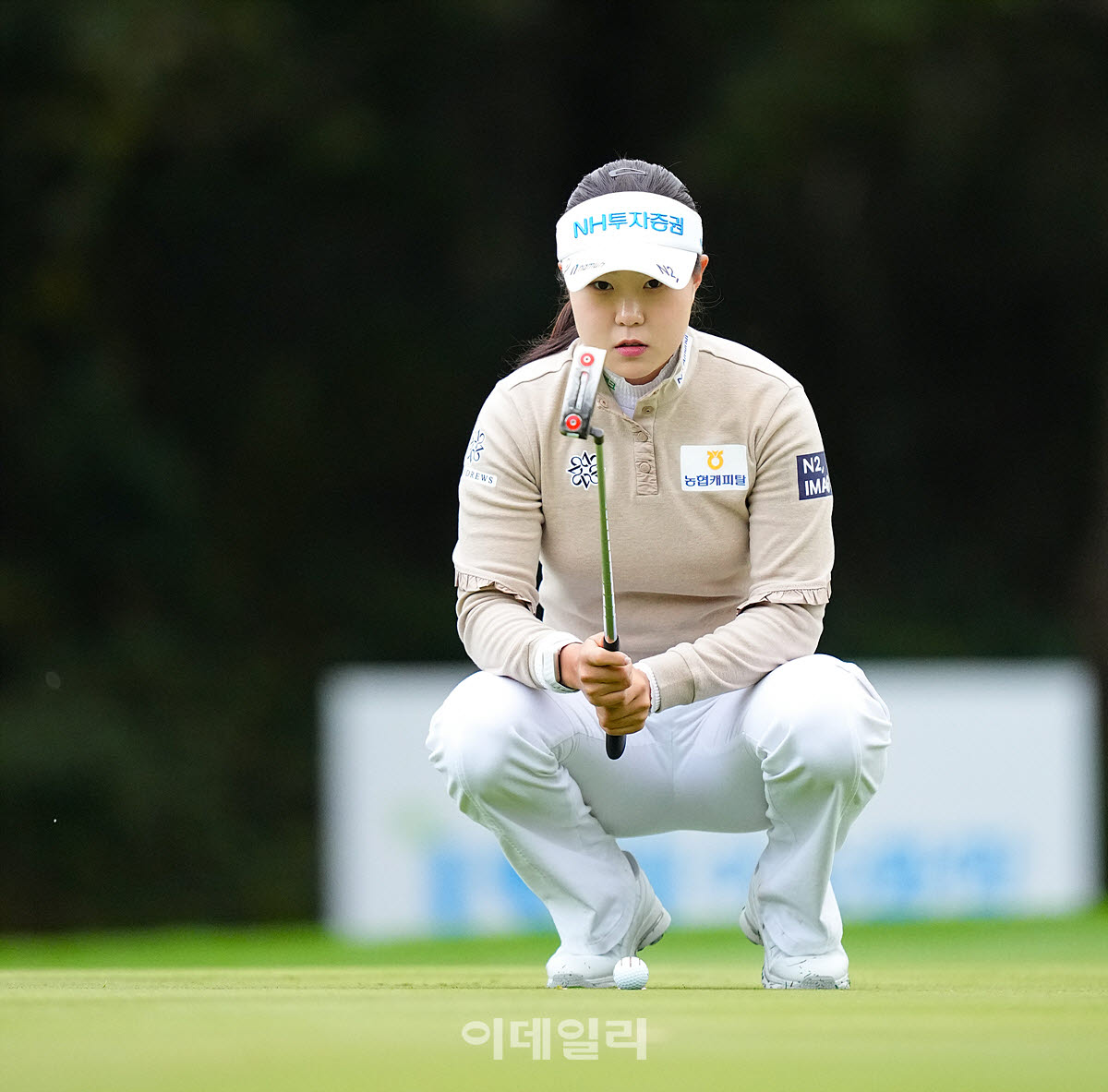 [포토]최정원,버디 라인을 맞춘다