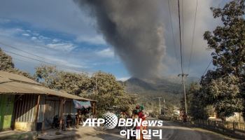 인도네시아 화산 폭발로 9명 사망·63명 부상…1만6000여명 대피