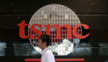 “TSMC, AI 수요에 내년 5나노 가동률 101% 초과 전망”