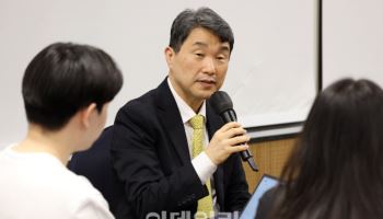 이주호 “대입 지역비례선발 공감…사회적 논의 시작해야”