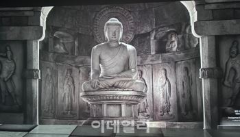 미디어아트로 빛나는 국가유산…탄성이 끊이지 않는다