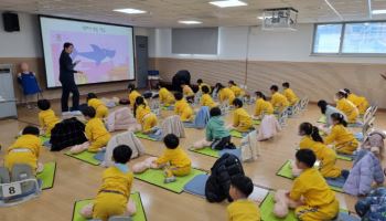 강북구, 어린이 심폐소생술 교육 실시…"생명 지키는 첫걸음"[동네방네]