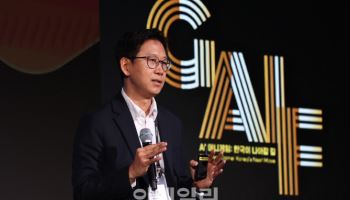 “막연한 기대 넘어 상용화로”…LG·KT, 돈 버는 AI 모색