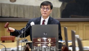 이창용 “금리인하로 성장 하방리스크 완화…추가 금리 조정 필요”