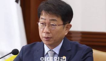 국토부 장관 "내달 5일 파업 예고한 철도노조 교섭중"