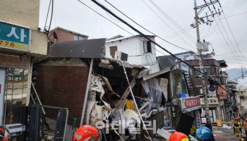 기록적 폭설에 곳곳서 붕괴, 성남에서는 50년 된 주택 무너져