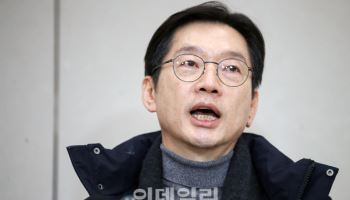 귀국한 김경수 “尹, 빠른 시일 내 사퇴가 현명한 길”