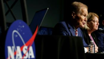 NASA, 유인 달 탐사 1년 또 연기…‘인류달착륙’ 2027년으로