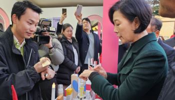 공식행보 나선 오영주 장관 “직에 연연 않고 민생 집중”