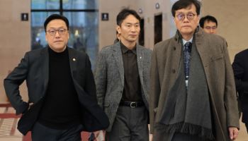 ‘블랙먼데이’ 우려에 이복현 “F4 논의 중, 금융지주와도 소통”