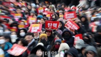 尹, 체포·구금 시 직무정지?…법조계 "단정적으로 말 못해"