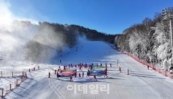 비상계엄에 놀란 스키 리조트 업계 "연말 대목 어쩌나" 울상