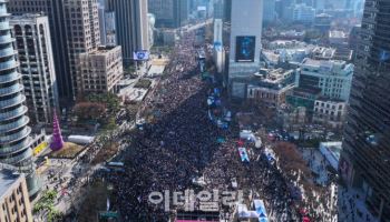 이번엔 여의도 아닌 광화문…전장 옮겨진 `대규모 주말집회`[사회in]