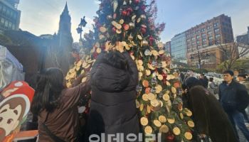 성탄절 '성당·교회' 찾은 시민들…"정의로운 질서 세우는 노력해야"