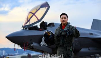 공군, F-35A 첫 '탑건' 배출…정시형 소령 대통령상