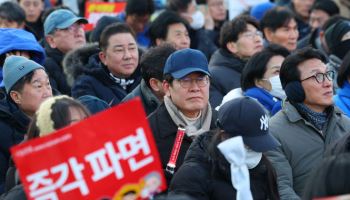 무안공항 항공기 추락에…이재명 “당국 행정력 총동원해달라”