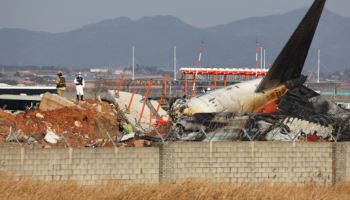 무안공항서 여객기 착륙 중 사고..177명 사망 ‘대참사’(종합)